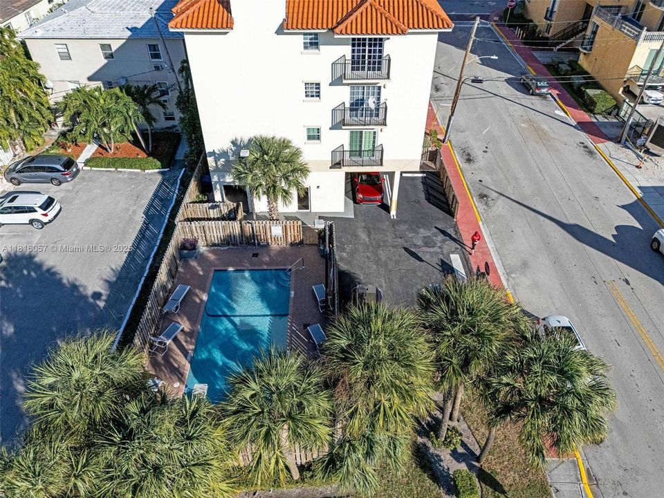 最近售出: $695,000 (3 贝兹, 2 浴室, 1380 平方英尺)