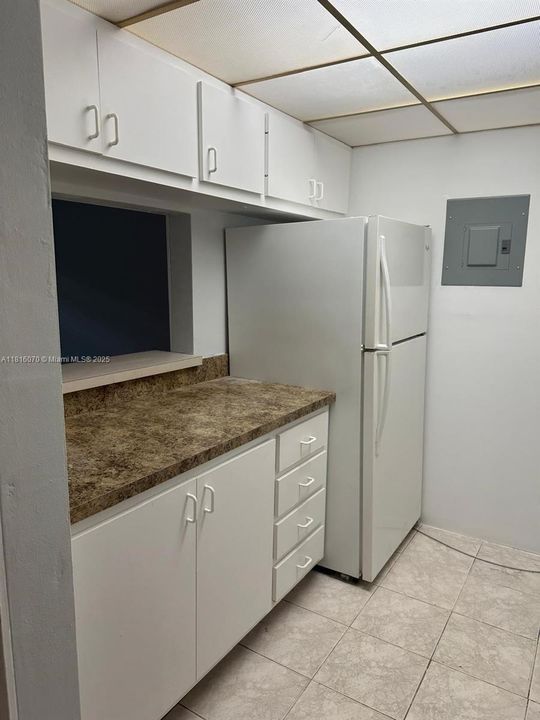 For Sale: $145,000 (1 beds, 1 baths, 640 Square Feet)