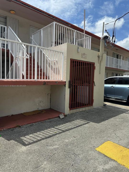 For Sale: $145,000 (1 beds, 1 baths, 640 Square Feet)