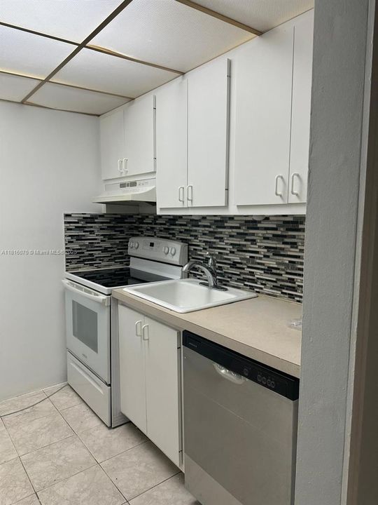 For Sale: $145,000 (1 beds, 1 baths, 640 Square Feet)