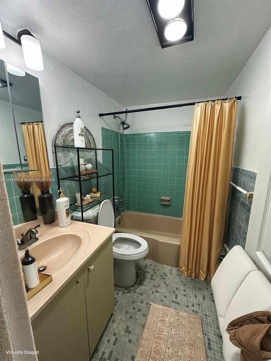 For Sale: $145,000 (1 beds, 1 baths, 640 Square Feet)