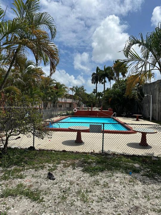 For Sale: $145,000 (1 beds, 1 baths, 640 Square Feet)