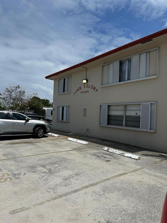 For Sale: $145,000 (1 beds, 1 baths, 640 Square Feet)