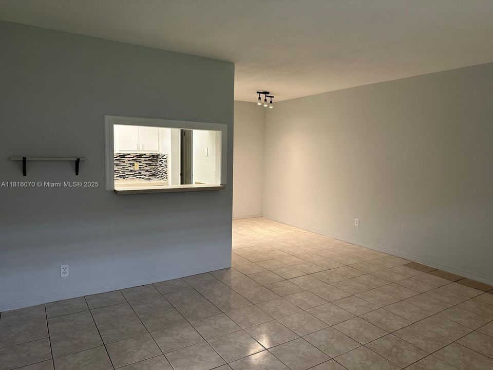 For Sale: $145,000 (1 beds, 1 baths, 640 Square Feet)