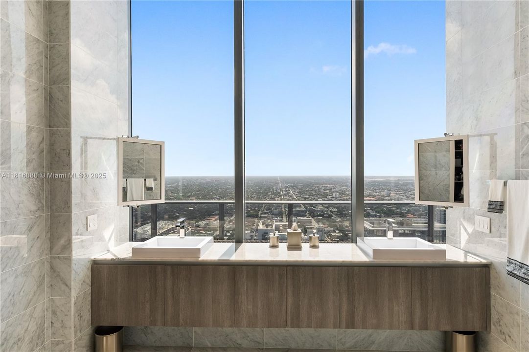 En Venta: $8,800,000 (4 camas, 5 baños, 3882 Pies cuadrados)