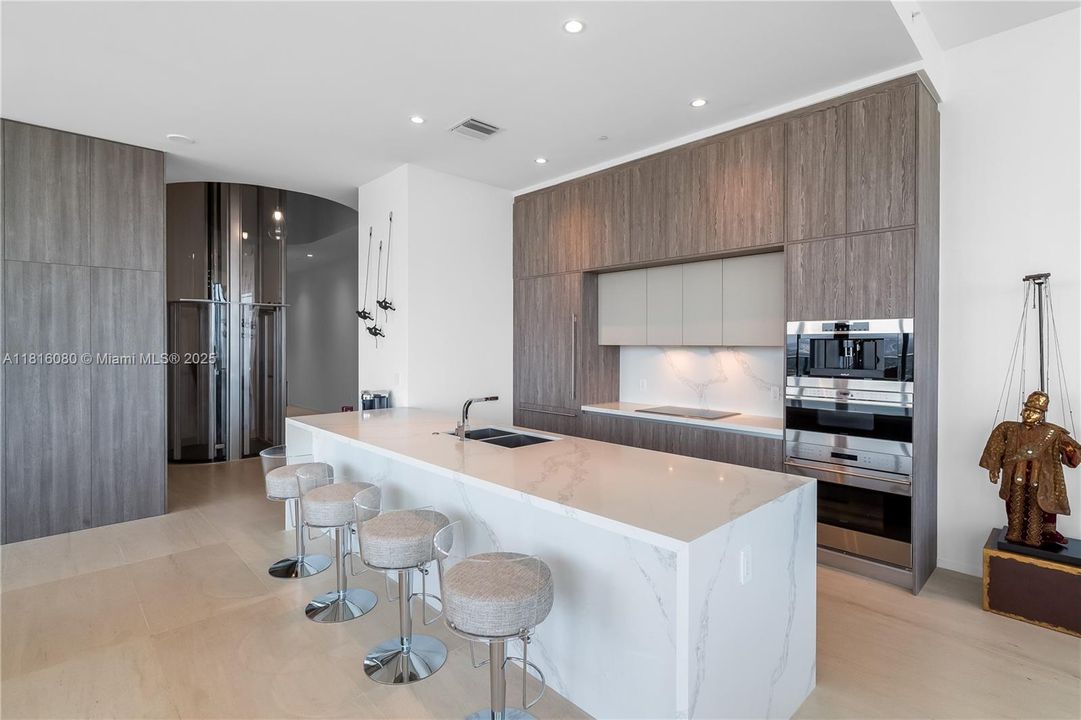 En Venta: $8,800,000 (4 camas, 5 baños, 3882 Pies cuadrados)