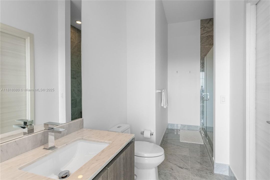 En Venta: $8,800,000 (4 camas, 5 baños, 3882 Pies cuadrados)