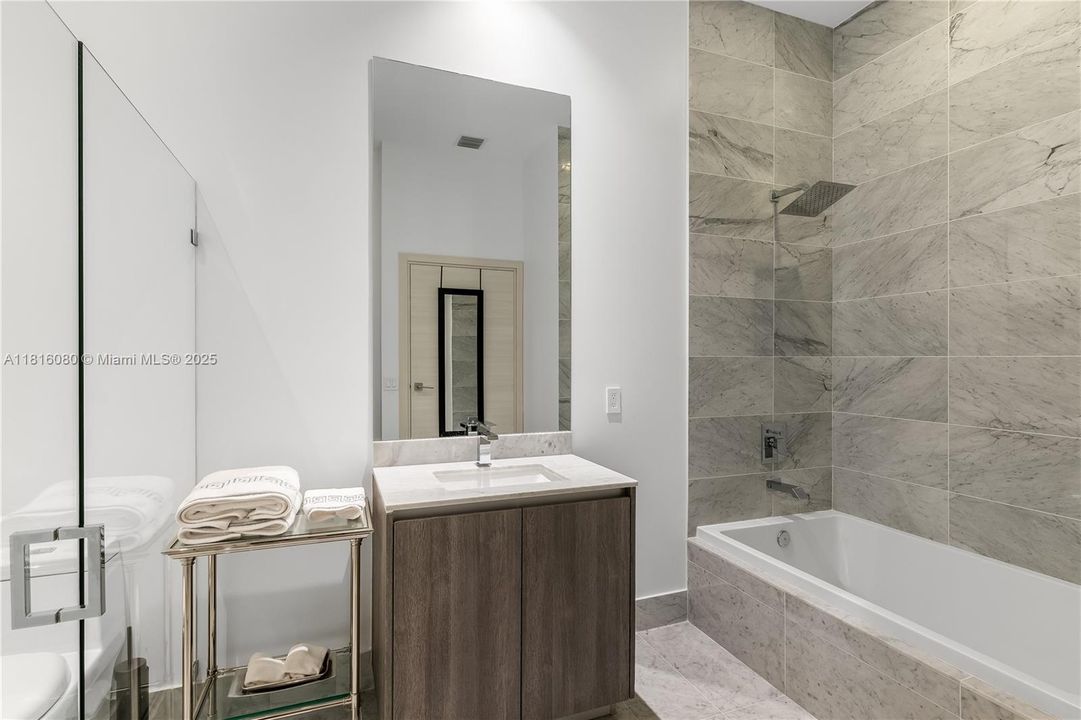 En Venta: $8,800,000 (4 camas, 5 baños, 3882 Pies cuadrados)