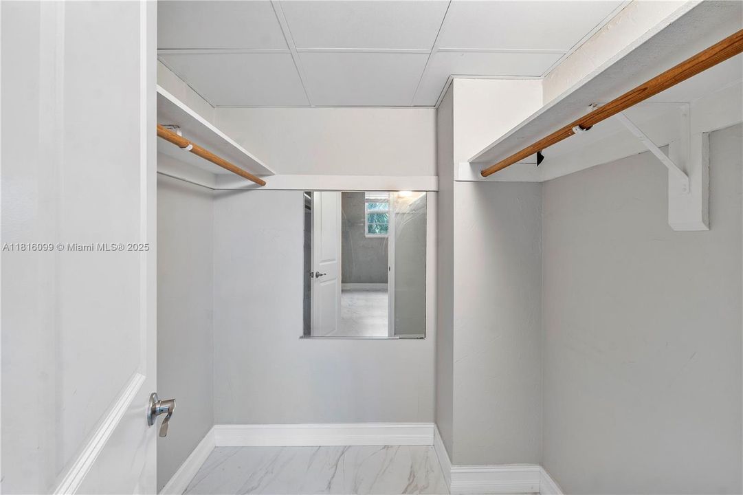 Под контрактом: $339,000 (1 спален, 1 ванн, 880 Квадратных фут)