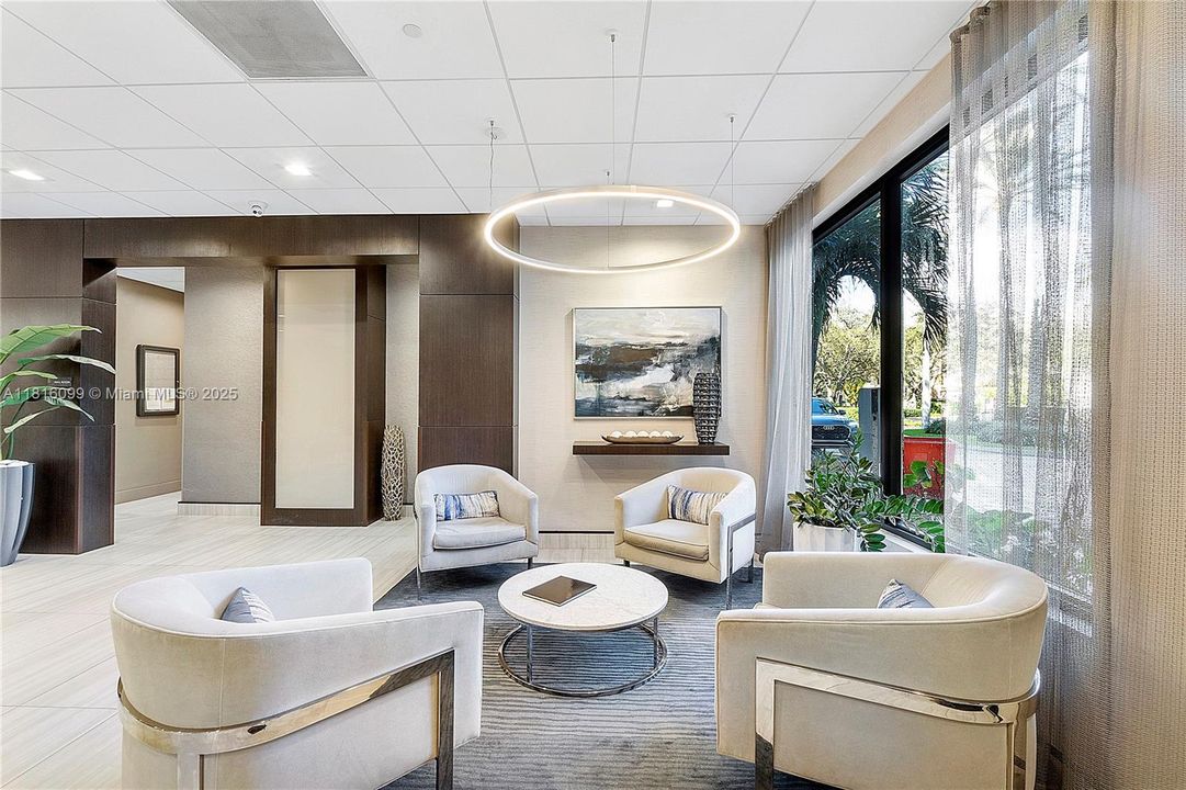 Под контрактом: $339,000 (1 спален, 1 ванн, 880 Квадратных фут)