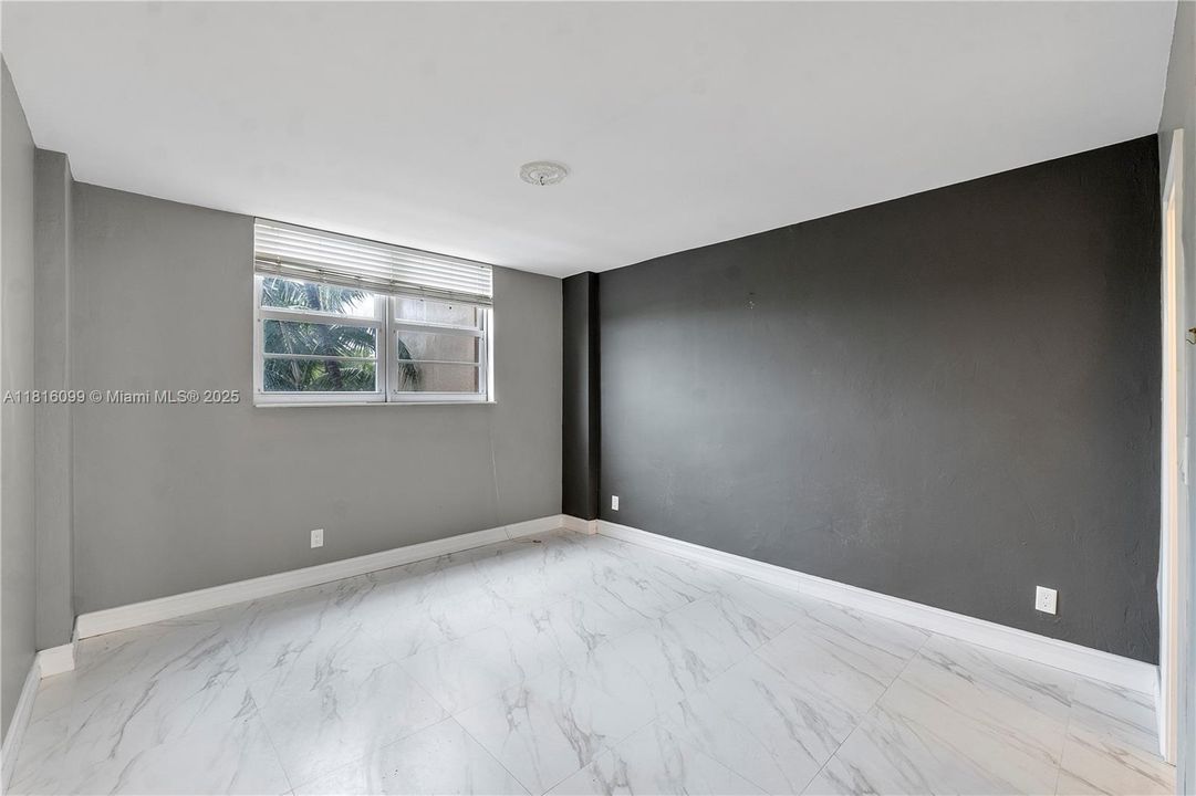 Под контрактом: $339,000 (1 спален, 1 ванн, 880 Квадратных фут)