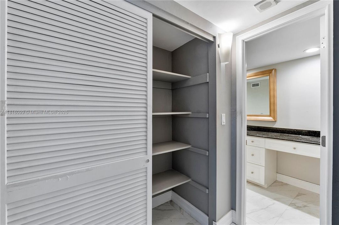 Под контрактом: $339,000 (1 спален, 1 ванн, 880 Квадратных фут)