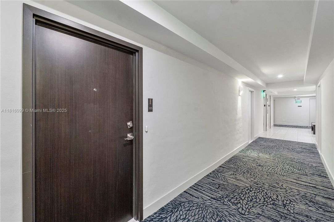 Под контрактом: $339,000 (1 спален, 1 ванн, 880 Квадратных фут)