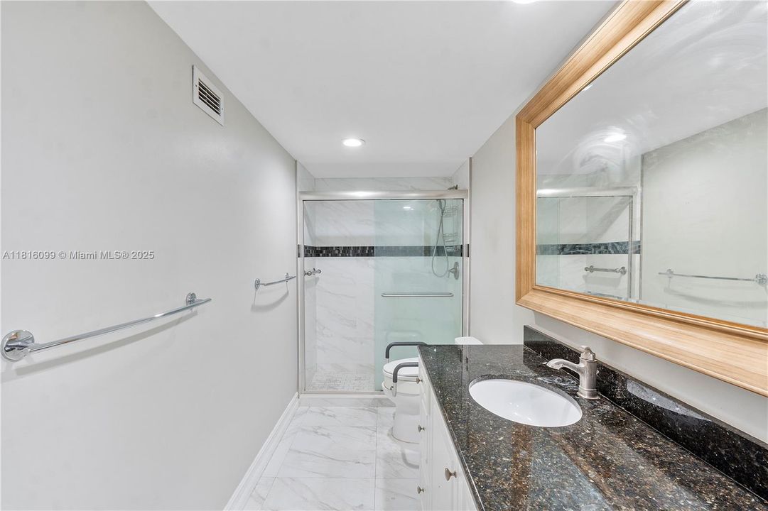 Под контрактом: $339,000 (1 спален, 1 ванн, 880 Квадратных фут)