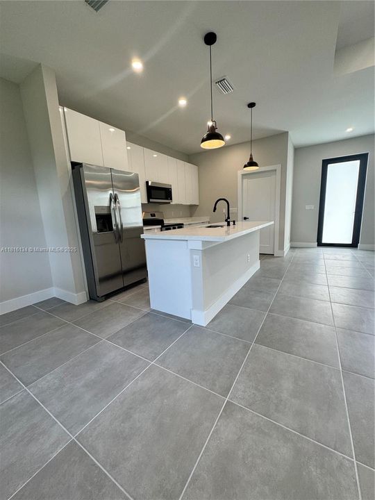 В аренду: $2,400 (3 спален, 2 ванн, 0 Квадратных фут)