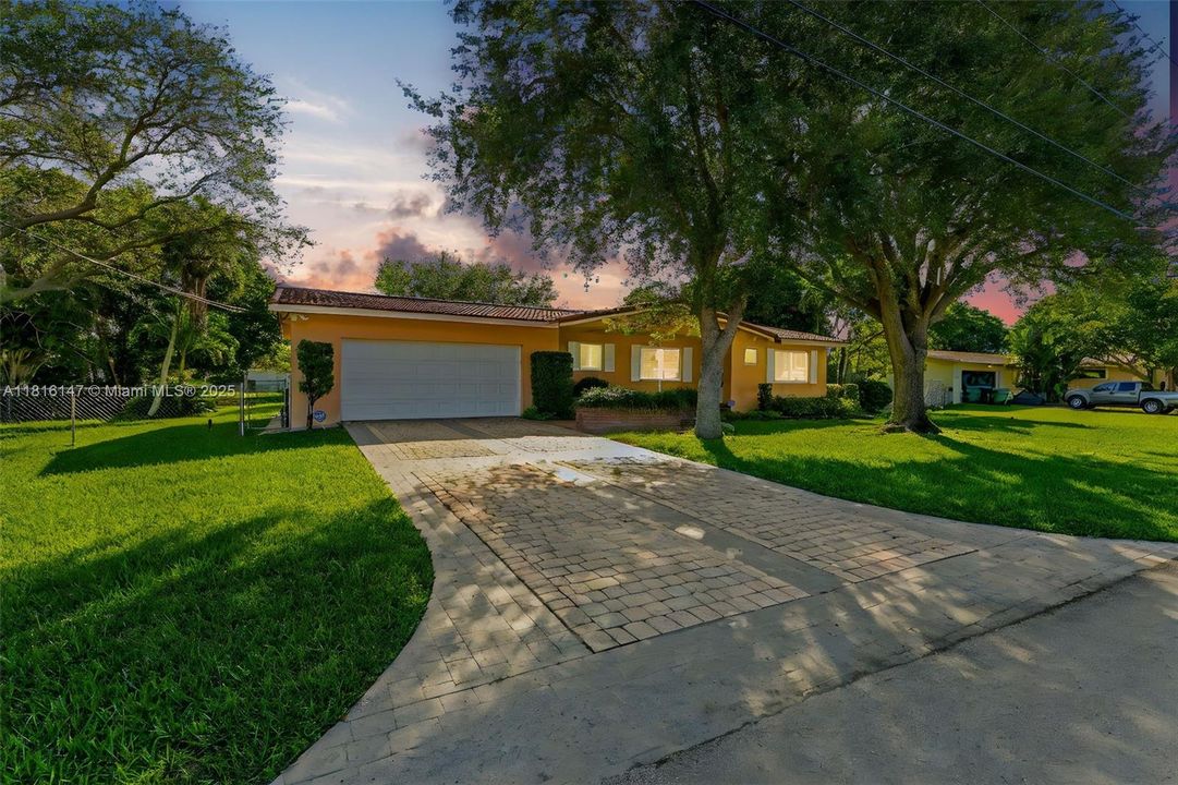 На продажу: $790,000 (3 спален, 2 ванн, 1796 Квадратных фут)