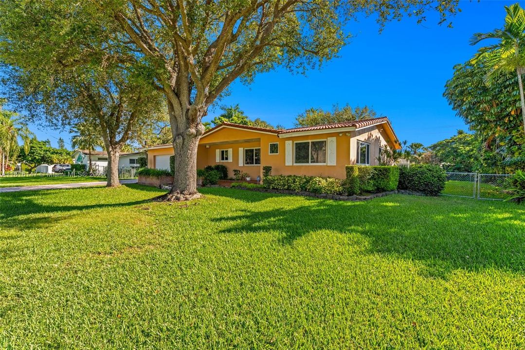 На продажу: $790,000 (3 спален, 2 ванн, 1796 Квадратных фут)