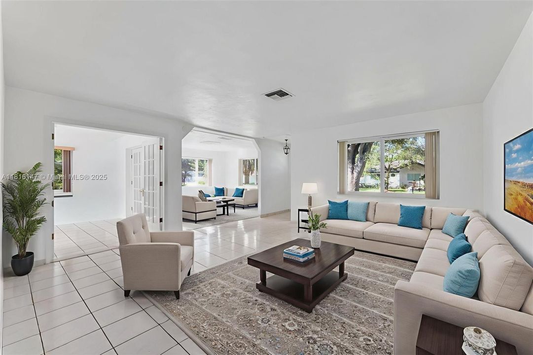 Flex room Virtually staged