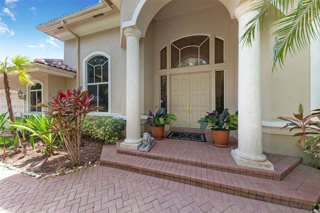 Recently Sold: $2,200,000 (3 beds, 3 baths, 3509 Square Feet)