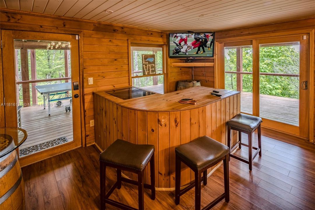 For Sale: $1,850,000 (5 beds, 4 baths, 3714 Square Feet)