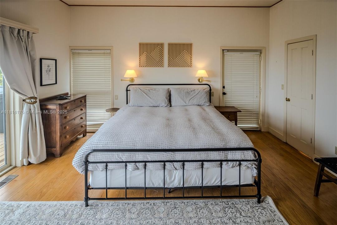 For Sale: $1,850,000 (5 beds, 4 baths, 3714 Square Feet)