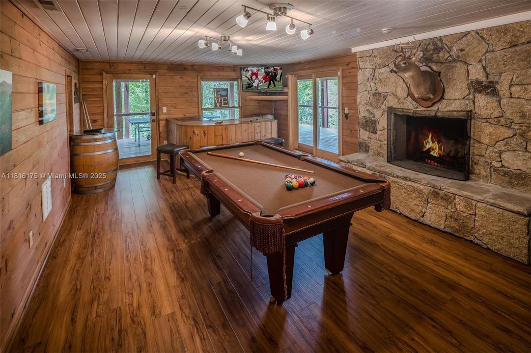 For Sale: $1,850,000 (5 beds, 4 baths, 3714 Square Feet)