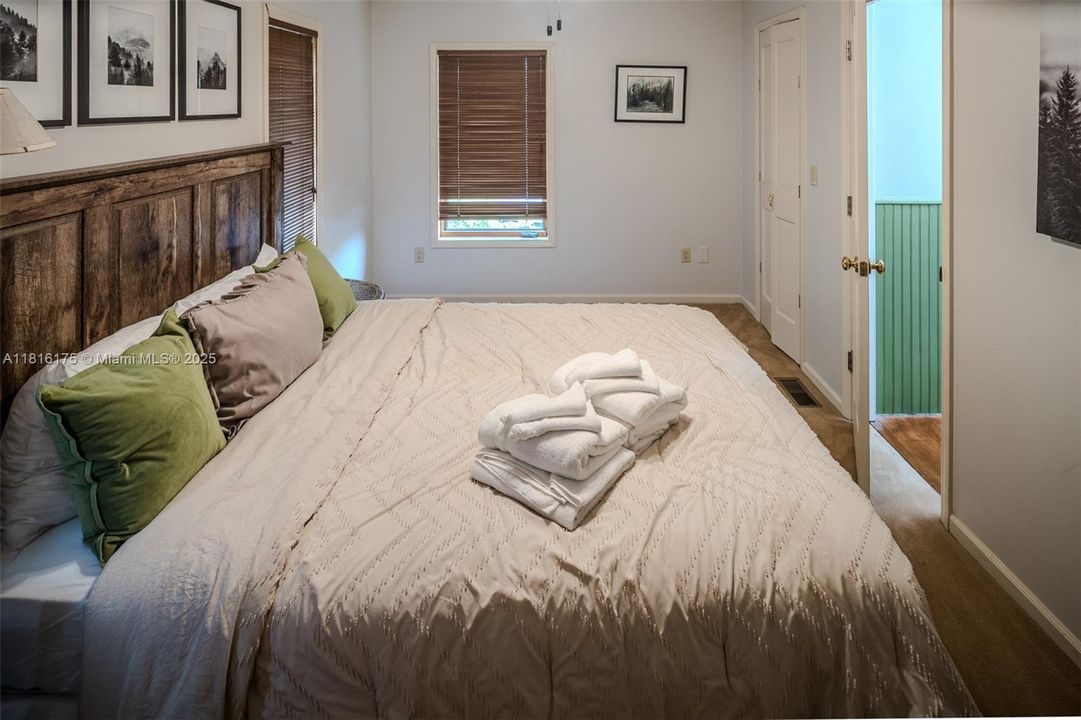 For Sale: $1,850,000 (5 beds, 4 baths, 3714 Square Feet)