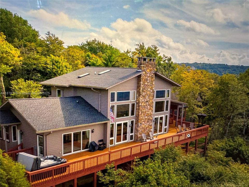 For Sale: $1,850,000 (5 beds, 4 baths, 3714 Square Feet)