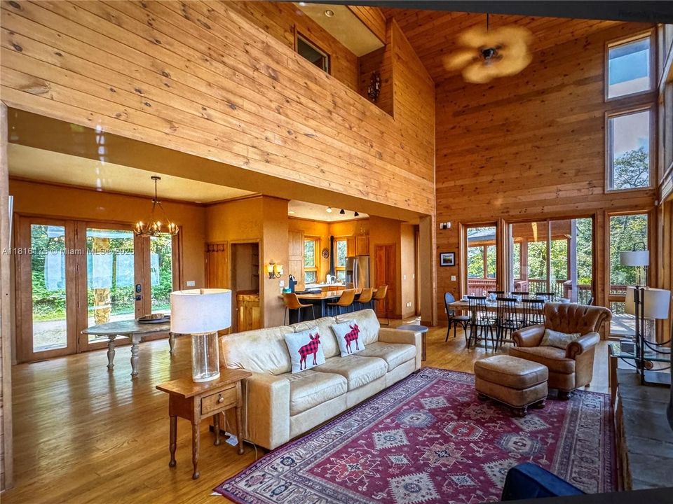 For Sale: $1,850,000 (5 beds, 4 baths, 3714 Square Feet)
