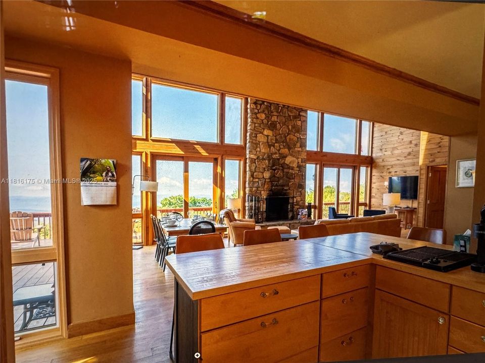 For Sale: $1,850,000 (5 beds, 4 baths, 3714 Square Feet)