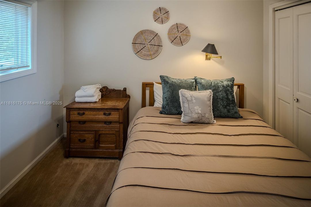 For Sale: $1,850,000 (5 beds, 4 baths, 3714 Square Feet)