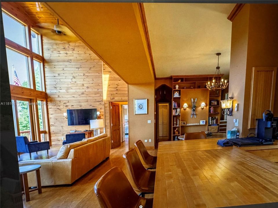 For Sale: $1,850,000 (5 beds, 4 baths, 3714 Square Feet)