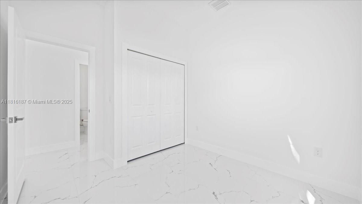 Под контрактом: $255,000 (3 спален, 2 ванн, 0 Квадратных фут)