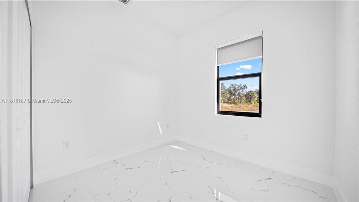 Под контрактом: $255,000 (3 спален, 2 ванн, 0 Квадратных фут)