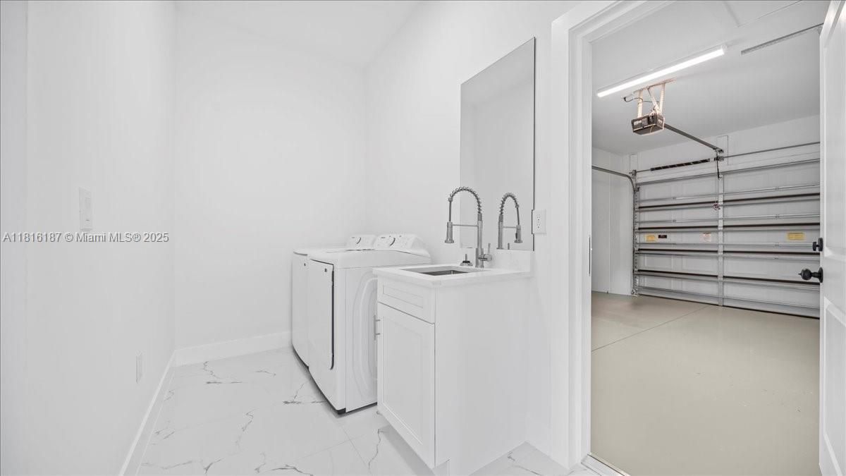 Под контрактом: $255,000 (3 спален, 2 ванн, 0 Квадратных фут)