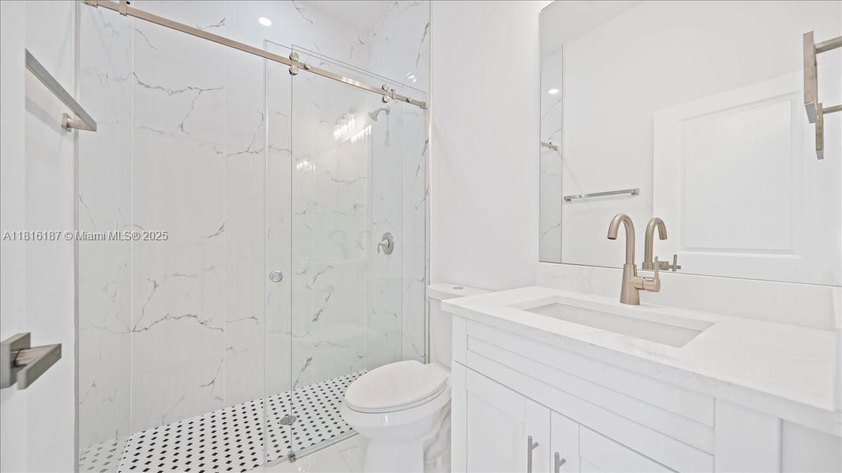 Под контрактом: $255,000 (3 спален, 2 ванн, 0 Квадратных фут)