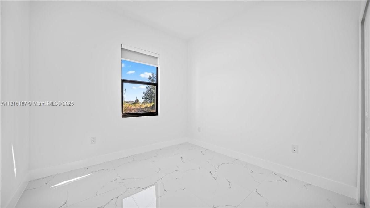 Под контрактом: $255,000 (3 спален, 2 ванн, 0 Квадратных фут)