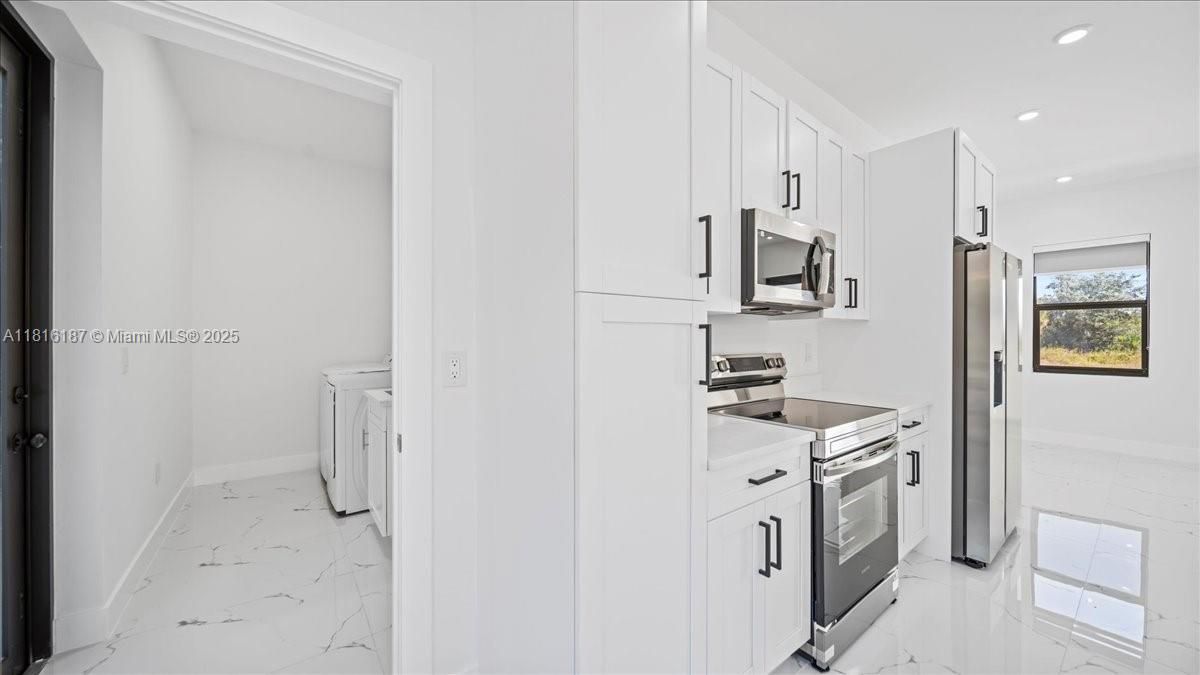 Под контрактом: $255,000 (3 спален, 2 ванн, 0 Квадратных фут)