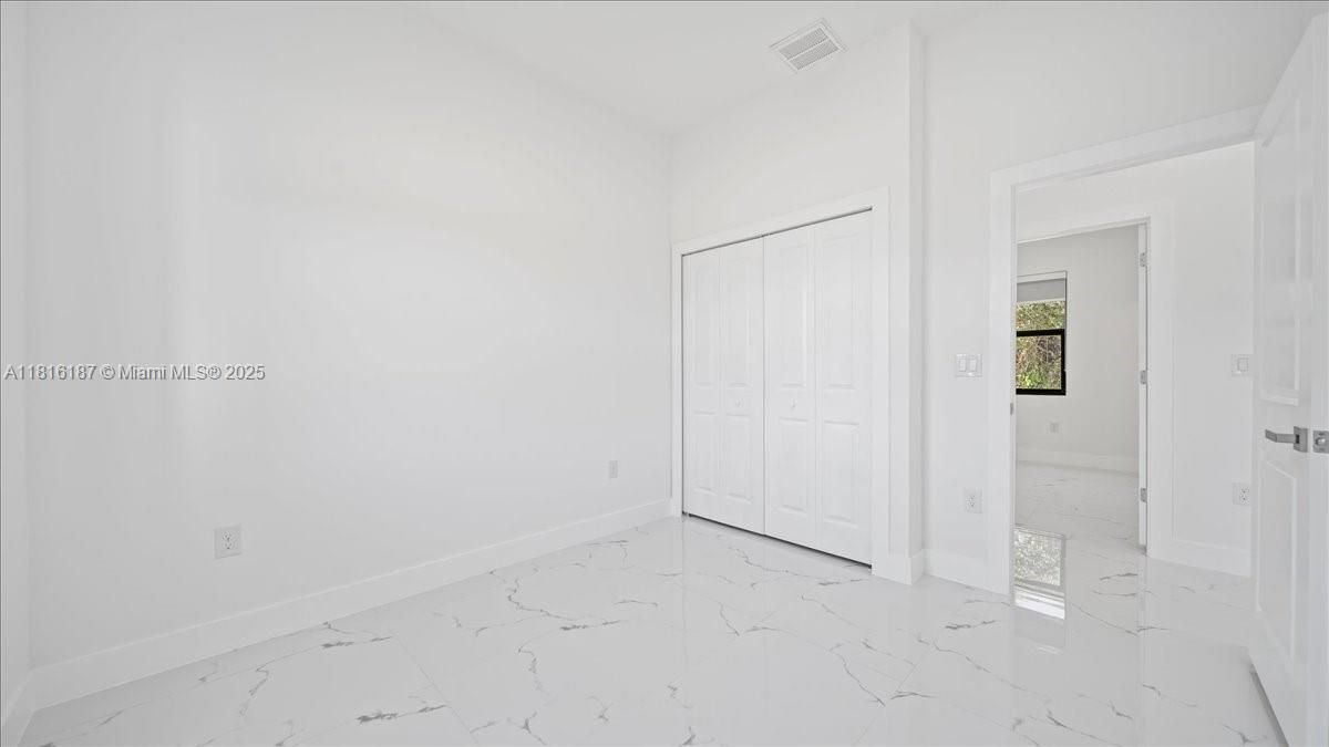 Под контрактом: $255,000 (3 спален, 2 ванн, 0 Квадратных фут)