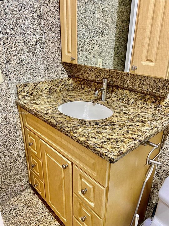 待售: $157,486 (0 贝兹, 1 浴室, 360 平方英尺)