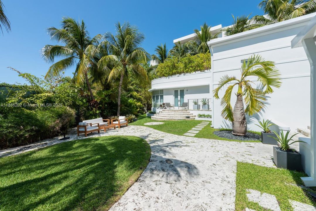 En Venta: $4,950,000 (4 camas, 4 baños, 3725 Pies cuadrados)