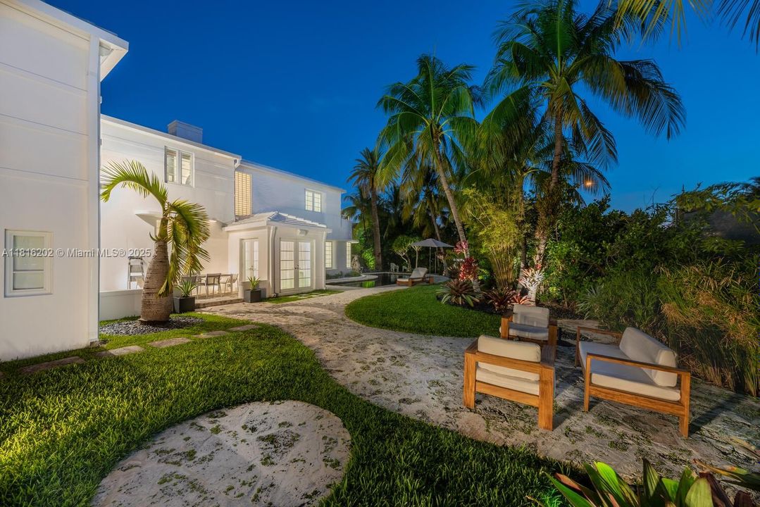 En Venta: $4,950,000 (4 camas, 4 baños, 3725 Pies cuadrados)