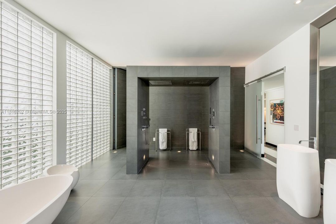 En Venta: $4,950,000 (4 camas, 4 baños, 3725 Pies cuadrados)