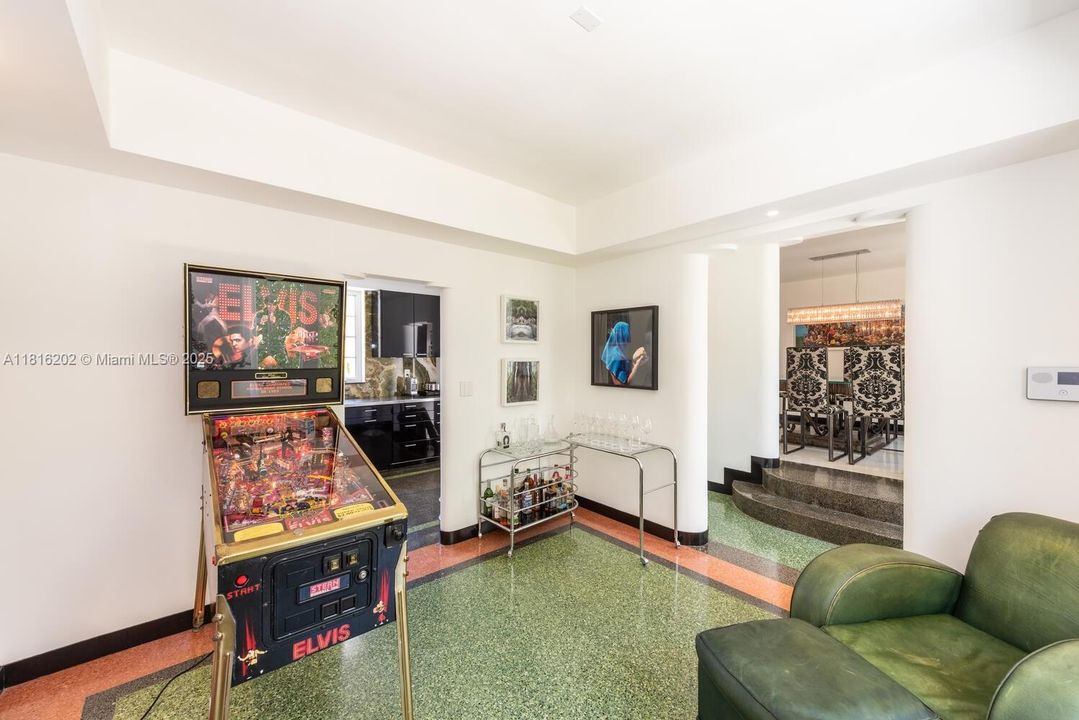 En Venta: $4,950,000 (4 camas, 4 baños, 3725 Pies cuadrados)