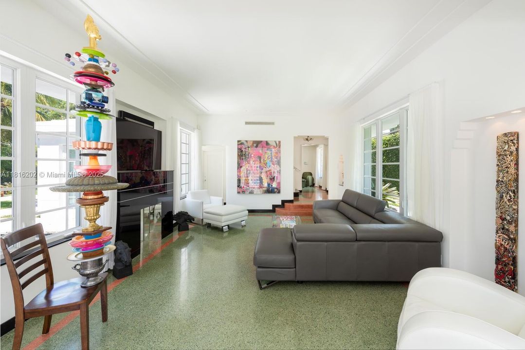 En Venta: $4,950,000 (4 camas, 4 baños, 3725 Pies cuadrados)