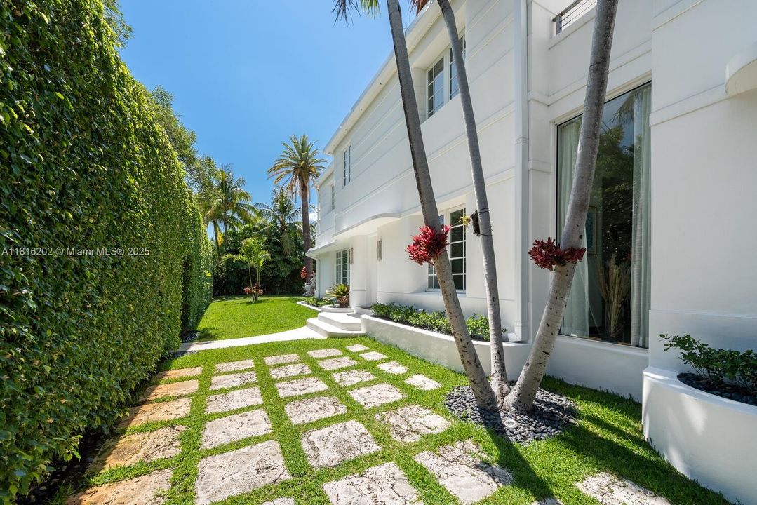 En Venta: $4,950,000 (4 camas, 4 baños, 3725 Pies cuadrados)