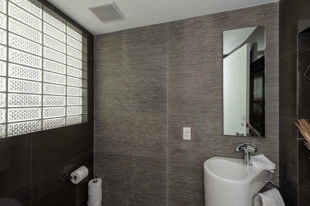 En Venta: $4,950,000 (4 camas, 4 baños, 3725 Pies cuadrados)