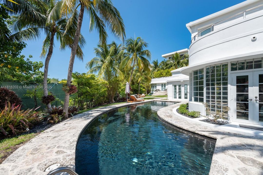 En Venta: $4,950,000 (4 camas, 4 baños, 3725 Pies cuadrados)