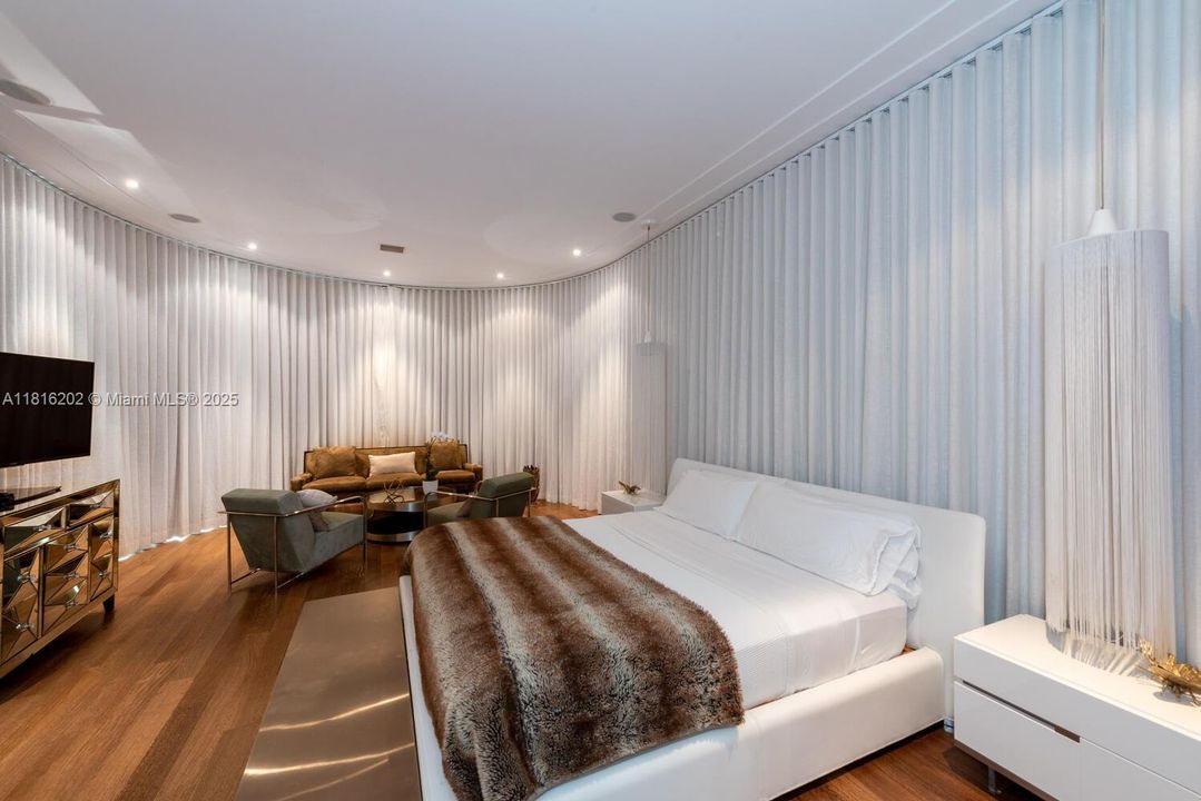 En Venta: $4,950,000 (4 camas, 4 baños, 3725 Pies cuadrados)