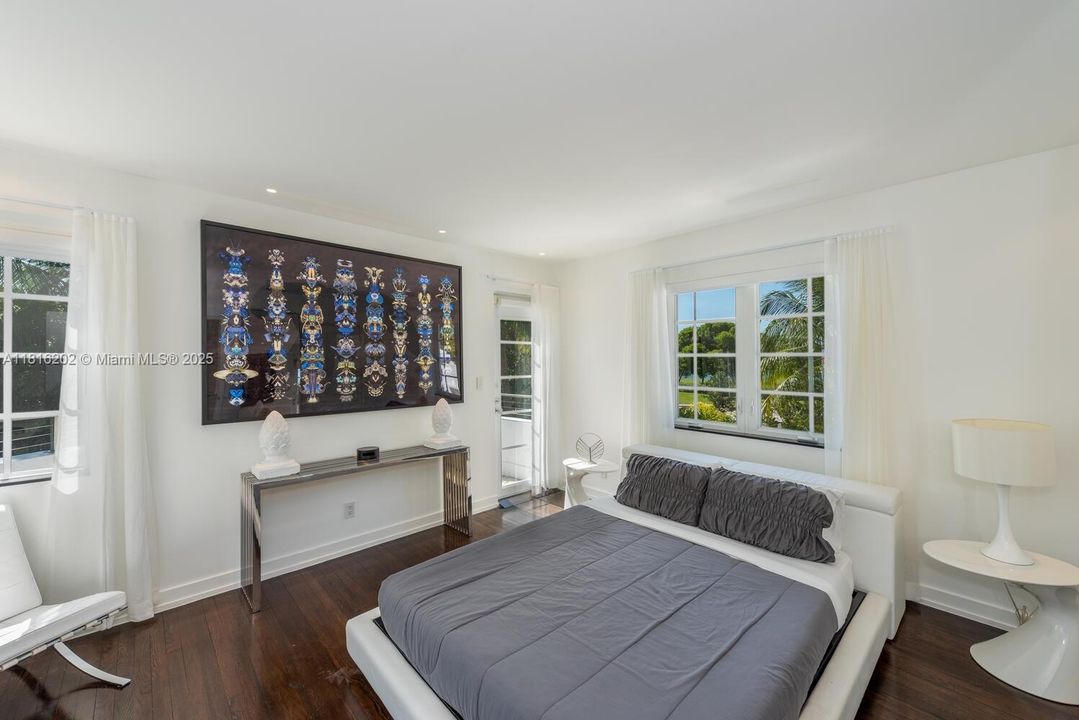 En Venta: $4,950,000 (4 camas, 4 baños, 3725 Pies cuadrados)